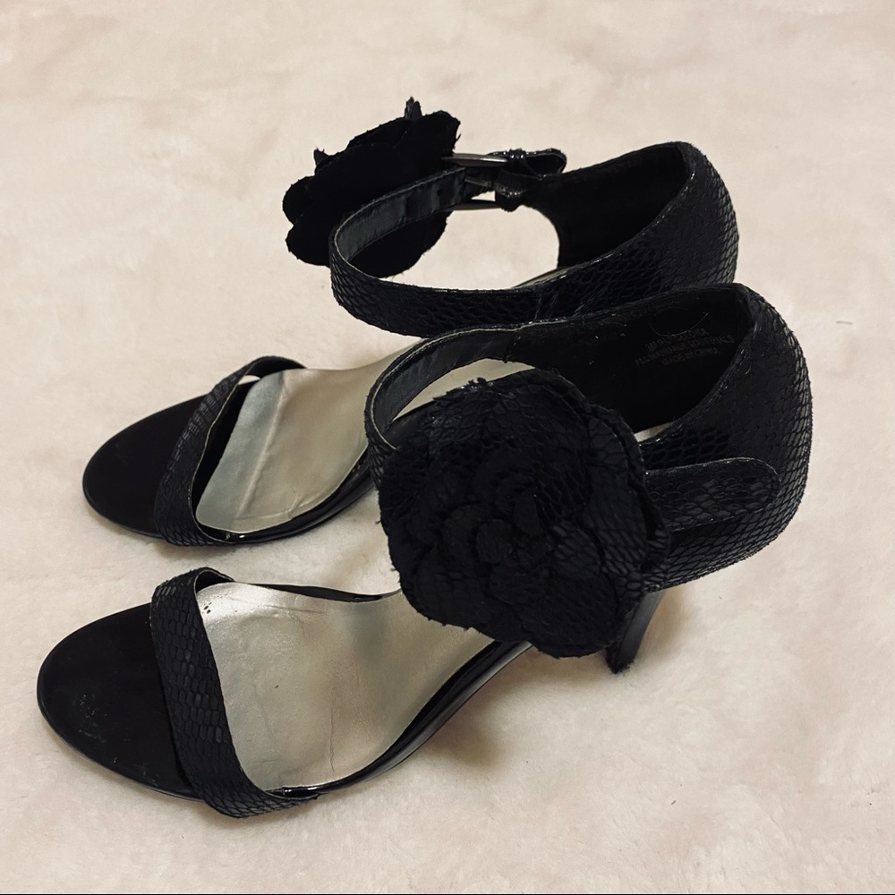 Madeline Stuart Black Flower Heels - Picture 5 of 6